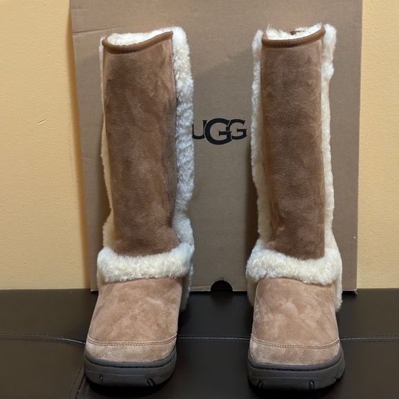 Tan ugg whiteAnd Tan sunburst tall - Picture 3 of 3